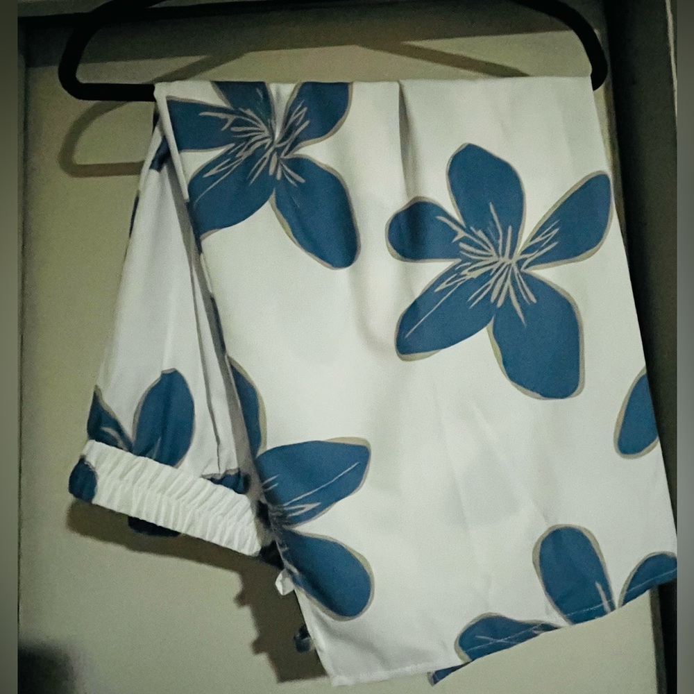 Floral Blue and White capri pants set - Picture 2 of 4